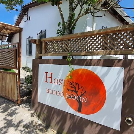 Hostal Blood Moon Rio Dulce Town Exterior foto