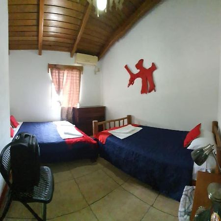Hostal Blood Moon Rio Dulce Town Exterior foto