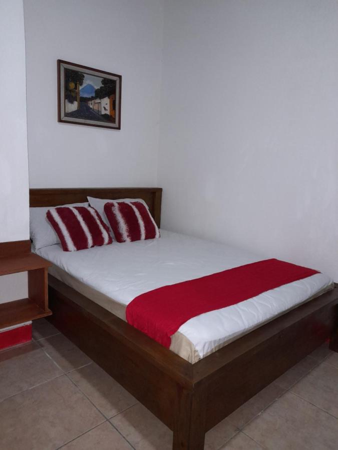 Hostal Blood Moon Rio Dulce Town Exterior foto
