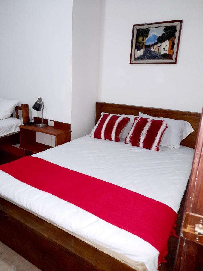 Hostal Blood Moon Rio Dulce Town Exterior foto