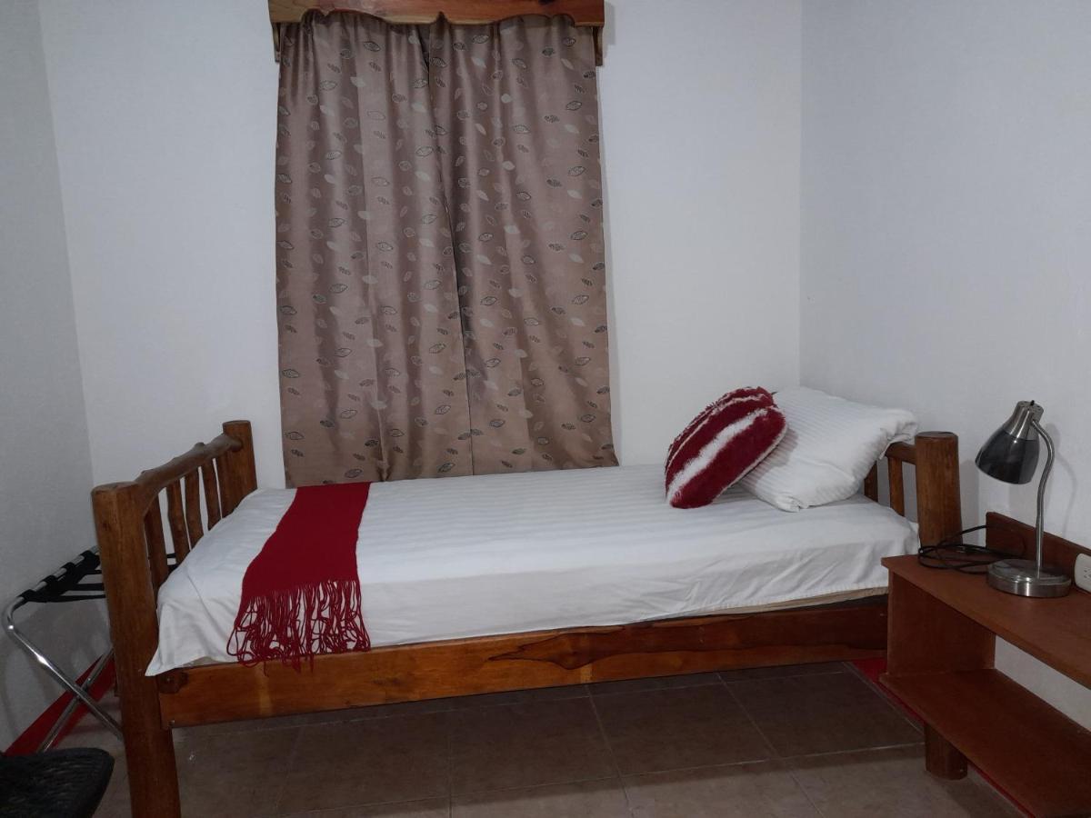 Hostal Blood Moon Rio Dulce Town Exterior foto