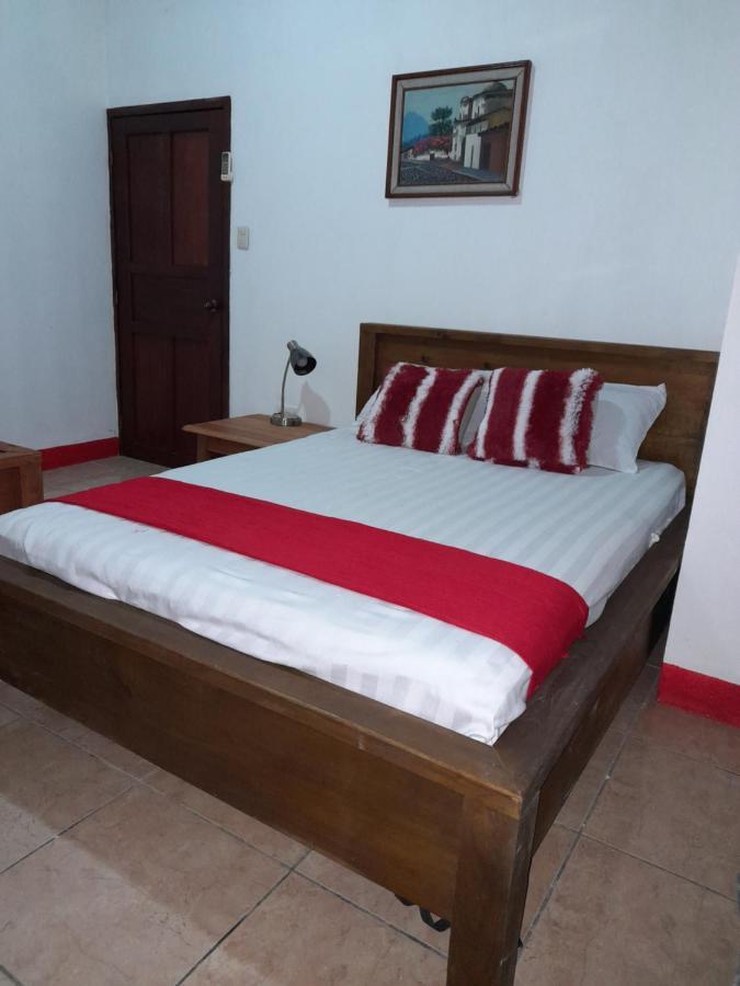 Hostal Blood Moon Rio Dulce Town Exterior foto