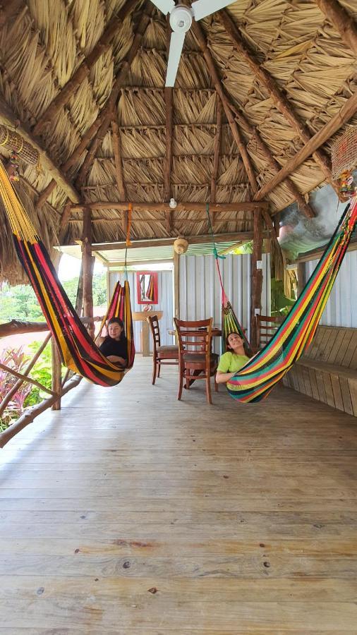 Hostal Blood Moon Rio Dulce Town Exterior foto